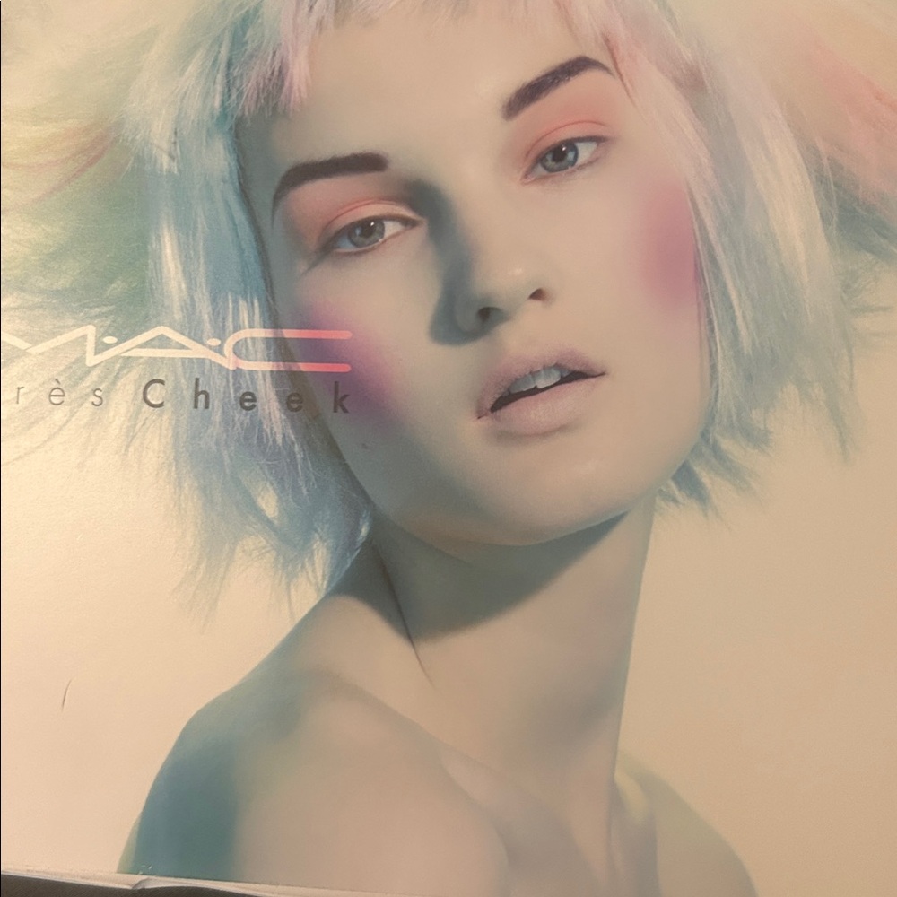 MAC Très Cheek Poster
